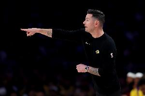 多人缺阵是谁扛起了球队？雷迪克：我觉得是我们所有的球员！