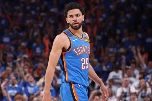 太好用了！阿杰伊-米切尔替补出战27分钟 14投7中砍下17+7