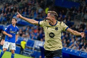 世体：莱万乘车抵达巴萨训练基地，有望本周末伤愈复出