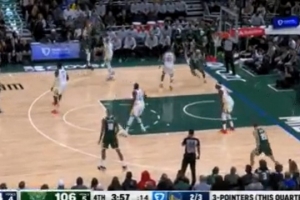 硬！罗林斯顶人三分出手命中 已得到29分创生涯新高