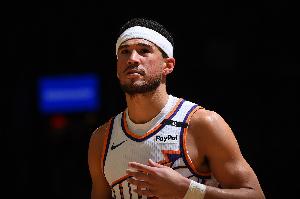 上场绝杀三分未中！布克：不后悔那次选择 经历过就会成长