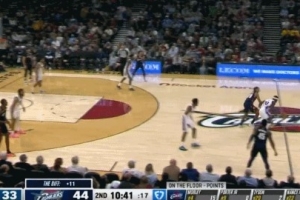 血亏！米切尔横传失误&博纳抢断 泰森反抢拉拽被吹越位犯规