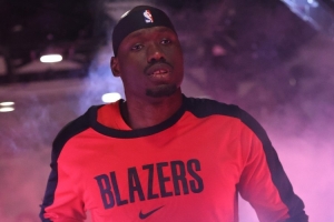 三分3中3！媒体人：里斯获得机会 是开拓者上半场为数不多的亮点