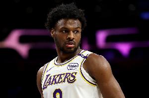 名嘴：布朗尼已高于次轮末平均水平 拿他当枪使黑老詹的人该羞愧