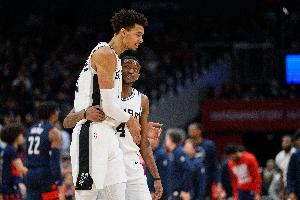 Shams：福克斯已完成复出前的最后训练 马刺的深度将得到充分展现