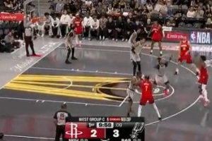 外线开炮！阿门弧顶被放空 扬手三分稳稳命中