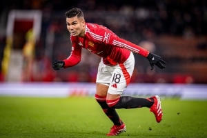 33岁仍难以替代！记者：卡塞米罗被撞后主动申请被换下