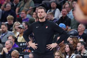 媒体人：开拓者又开始领先把握不住&又不会被打死 小农意识富不了