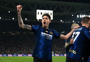 意媒：利物浦准备1亿欧报价巴斯托尼，26岁中卫现年薪550万欧