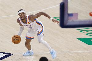 比铁？半场亚历山大14投5中拿13分5板 莫兰特9中2得6分6助