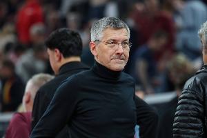 海纳：我们正与于帕梅卡诺商谈续约，预计戴维斯12月初复出