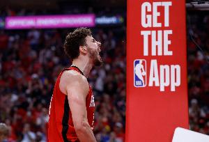 乌度卡：申京面对字母哥和东契奇这些球员 总会带点额外的劲头