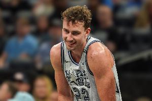 媒体人：魔术这个进攻水平 双子星就半场阵地硬怼 不停身体对抗