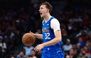 里程悲！弗拉格砍26分创个人生涯新高 另9板4助2断1帽 关键球被断