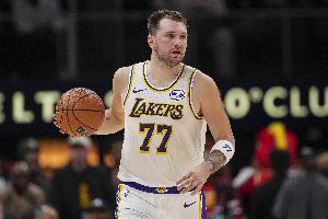 太强了！东契奇半场13中8轰下21分3板4助1断