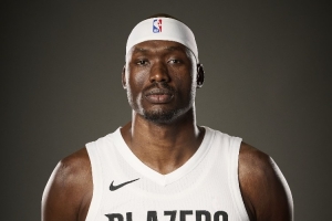 你也没啥用！里斯出战3分50秒颗粒无收仅有3次犯规 正负值-4