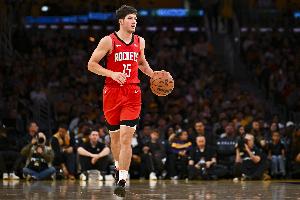 谢泼德赛季至今三分命中率45+%且抢断率3+% 此前仅16库里做到过