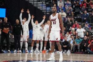 篮板球满天飞！热火骑士全场共抢到116个篮板球