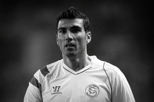 世体：塞维利亚及其国王杯对手将悼念致敬已故球员雷耶斯