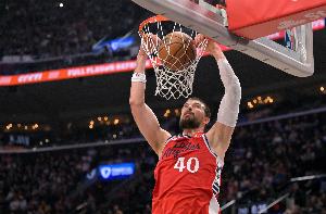 祖巴茨首节出战8分钟 4投4中砍下8分2篮板1盖帽