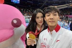 身高175的徐杰正牌女友社媒高调撒狗粮 徐杰现身评论区秀恩爱