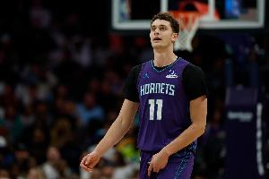 截湖真香！卡尔克布伦纳8中8砍17分9板3帽前11场命中率83.3%