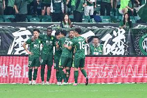 博主：北京国安一行出发前往天津，下午将与天津队进行一场热身赛